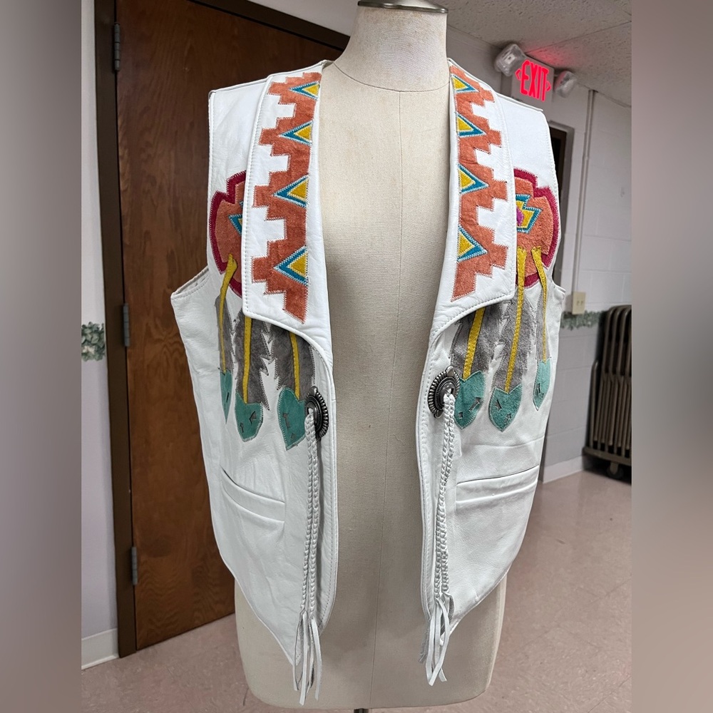Arturo Chiang White Vest with Colorful Embroidery